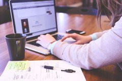 如何修改企業(yè)年度報(bào)告中填寫錯(cuò)誤的信息？